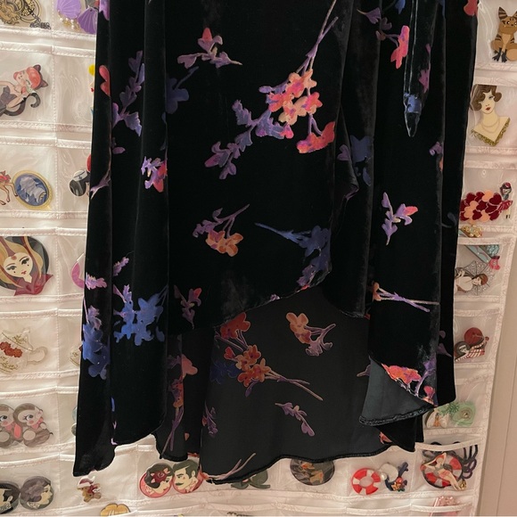 🖤PRICE FIRM🖤 Eliza J Velvet Floral Faux Wrap Dress
Size 14 - Picture 4 of 8